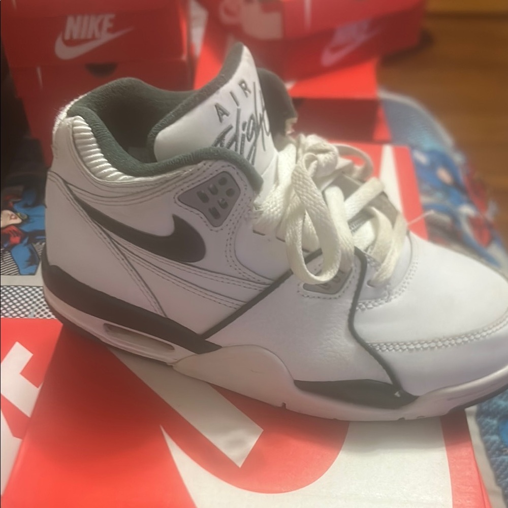 Nike White and Black Sneakers Classic Design